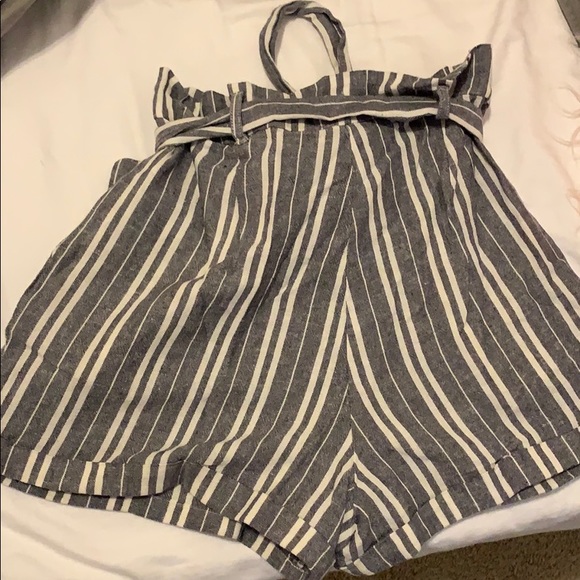 Forever 21 White and Blue Stripped Bow Tied Shorts - Picture 2 of 3